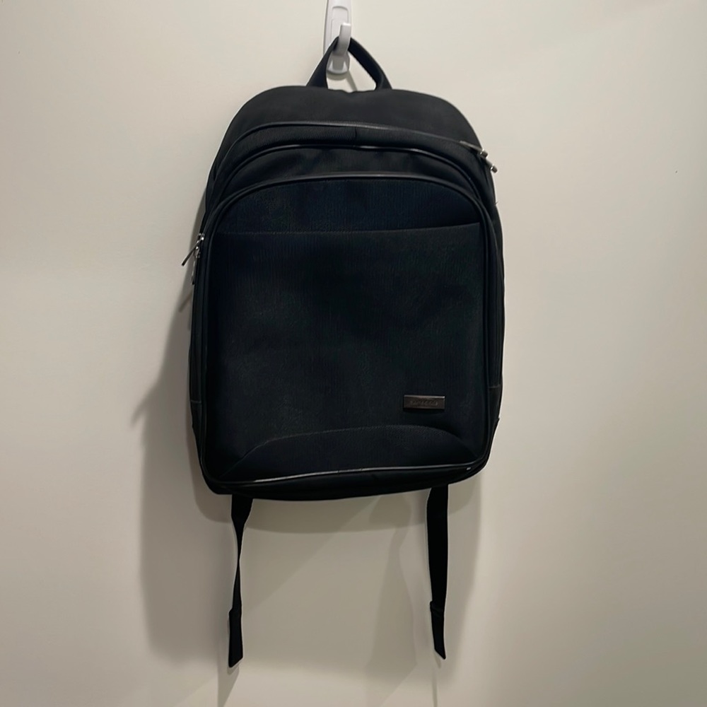 Black Samsonite laptop backpack